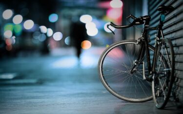 自転車で弁当の宅配業務をしていますが、個人賠償責任保険で対象になりますか？