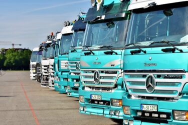 運送業を営んでおりますが、事業用の車両は引き受けていただけますか？