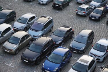 私が加入している自動車保険には年齢条件が付けられないって本当？