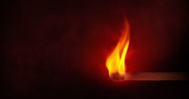 長期で火災保険をかけていて火事で家が全焼したら、先払いした保険料はどうなる？